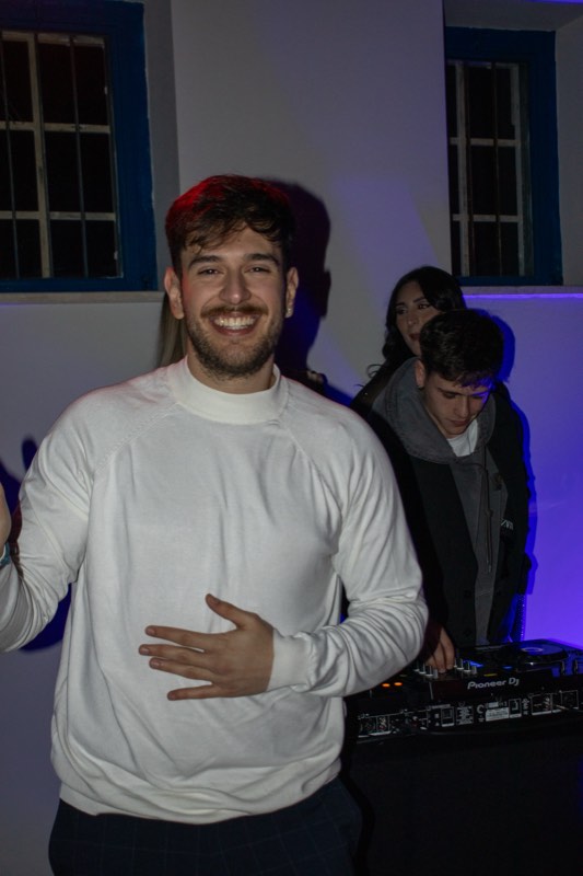 Serata con dj set nella sala ballo di Reviere Studio