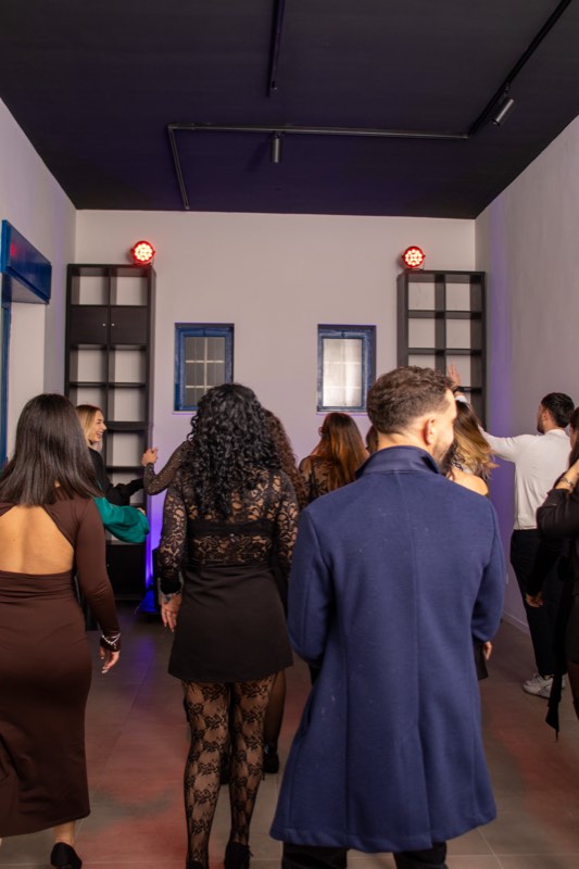 Serata con dj set nella sala ballo di Reviere Studio